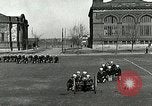 Standbild US Navy Segler Bohrer mit howitzer Great Lakes Illinois USA, 1917, aus Sekunde 35 historischem Filmmaterial Videoclip 65675077397