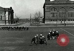 Standbild US Navy Segler Bohrer mit howitzer Great Lakes Illinois USA, 1917, aus Sekunde 37 historischem Filmmaterial Videoclip 65675077397