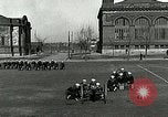 Standbild US Navy Segler Bohrer mit howitzer Great Lakes Illinois USA, 1917, aus Sekunde 38 historischem Filmmaterial Videoclip 65675077397