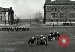 Standbild US Navy Segler Bohrer mit howitzer Great Lakes Illinois USA, 1917, aus Sekunde 41 historischem Filmmaterial Videoclip 65675077397