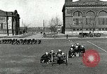 Standbild US Navy Segler Bohrer mit howitzer Great Lakes Illinois USA, 1917, aus Sekunde 43 historischem Filmmaterial Videoclip 65675077397