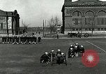 Standbild US Navy Segler Bohrer mit howitzer Great Lakes Illinois USA, 1917, aus Sekunde 45 historischem Filmmaterial Videoclip 65675077397