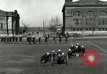 Standbild US Navy Segler Bohrer mit howitzer Great Lakes Illinois USA, 1917, aus Sekunde 47 historischem Filmmaterial Videoclip 65675077397