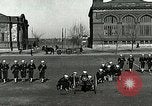 Standbild US Navy Segler Bohrer mit howitzer Great Lakes Illinois USA, 1917, aus Sekunde 53 historischem Filmmaterial Videoclip 65675077397