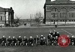 Standbild US Navy Segler Bohrer mit howitzer Great Lakes Illinois USA, 1917, aus Sekunde 58 historischem Filmmaterial Videoclip 65675077397