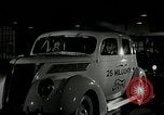 Standbild Ford Auto United States USA, 1937, aus Sekunde 1 historischem Filmmaterial Videoclip 65675077408