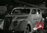 Standbild Ford Auto United States USA, 1937, aus Sekunde 6 historischem Filmmaterial Videoclip 65675077408