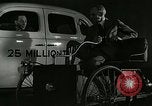 Standbild Ford Auto United States USA, 1937, aus Sekunde 10 historischem Filmmaterial Videoclip 65675077408