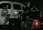 Standbild Ford Auto United States USA, 1937, aus Sekunde 11 historischem Filmmaterial Videoclip 65675077408