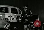 Standbild Ford Auto United States USA, 1937, aus Sekunde 15 historischem Filmmaterial Videoclip 65675077408