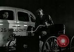 Standbild Ford Auto United States USA, 1937, aus Sekunde 17 historischem Filmmaterial Videoclip 65675077408