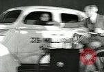 Standbild Ford Auto United States USA, 1937, aus Sekunde 25 historischem Filmmaterial Videoclip 65675077408