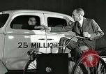 Standbild Ford Auto United States USA, 1937, aus Sekunde 26 historischem Filmmaterial Videoclip 65675077408