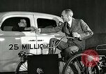 Standbild Ford Auto United States USA, 1937, aus Sekunde 29 historischem Filmmaterial Videoclip 65675077408