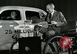 Standbild Ford Auto United States USA, 1937, aus Sekunde 33 historischem Filmmaterial Videoclip 65675077408