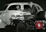 Standbild Ford Auto United States USA, 1937, aus Sekunde 44 historischem Filmmaterial Videoclip 65675077408