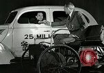 Standbild Ford Auto United States USA, 1937, aus Sekunde 45 historischem Filmmaterial Videoclip 65675077408