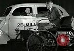 Standbild Ford Auto United States USA, 1937, aus Sekunde 48 historischem Filmmaterial Videoclip 65675077408