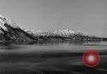 Immagine di USS Burton Island prendendo su apparecchiature Gulf of Alaska USA, 1952, secondo 5 filmato di repertorio 65675077433