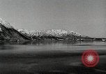Immagine di USS Burton Island prendendo su apparecchiature Gulf of Alaska USA, 1952, secondo 7 filmato di repertorio 65675077433