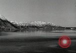 Immagine di USS Burton Island prendendo su apparecchiature Gulf of Alaska USA, 1952, secondo 8 filmato di repertorio 65675077433