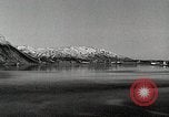 Immagine di USS Burton Island prendendo su apparecchiature Gulf of Alaska USA, 1952, secondo 9 filmato di repertorio 65675077433