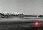 Immagine di USS Burton Island prendendo su apparecchiature Gulf of Alaska USA, 1952, secondo 12 filmato di repertorio 65675077433