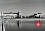 Immagine di USS Burton Island prendendo su apparecchiature Gulf of Alaska USA, 1952, secondo 19 filmato di repertorio 65675077433