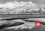 Immagine di USS Burton Island prendendo su apparecchiature Gulf of Alaska USA, 1952, secondo 33 filmato di repertorio 65675077433