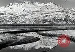 Immagine di USS Burton Island prendendo su apparecchiature Gulf of Alaska USA, 1952, secondo 34 filmato di repertorio 65675077433