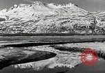 Immagine di USS Burton Island prendendo su apparecchiature Gulf of Alaska USA, 1952, secondo 35 filmato di repertorio 65675077433