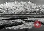 Immagine di USS Burton Island prendendo su apparecchiature Gulf of Alaska USA, 1952, secondo 36 filmato di repertorio 65675077433