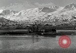 Immagine di USS Burton Island prendendo su apparecchiature Gulf of Alaska USA, 1952, secondo 37 filmato di repertorio 65675077433
