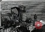 Immagine di USS Burton Island prendendo su apparecchiature Gulf of Alaska USA, 1952, secondo 48 filmato di repertorio 65675077433