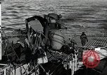 Immagine di USS Burton Island prendendo su apparecchiature Gulf of Alaska USA, 1952, secondo 49 filmato di repertorio 65675077433