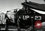 Immagine di USS Burton Island prendendo su apparecchiature Gulf of Alaska USA, 1952, secondo 55 filmato di repertorio 65675077433