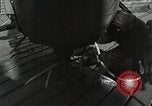 Immagine di USS Burton Island prendendo su apparecchiature Gulf of Alaska USA, 1952, secondo 59 filmato di repertorio 65675077433