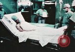 Standbild verwundete Soldaten Philippinen, 1966, aus Sekunde 25 historischem Filmmaterial Videoclip 65675077444