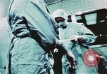Standbild verwundete Soldaten Philippinen, 1966, aus Sekunde 49 historischem Filmmaterial Videoclip 65675077444
