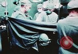 Standbild verwundete Soldaten Philippinen, 1966, aus Sekunde 59 historischem Filmmaterial Videoclip 65675077444