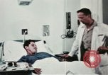 Immagine di Soldati feriti Filippine, 1966, secondo 52 filmato di repertorio 65675077445