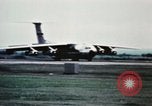 Immagine di C-141 aeromobile Filippine, 1968, secondo 21 filmato di repertorio 65675077446