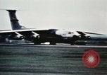Immagine di C-141 aeromobile Filippine, 1968, secondo 24 filmato di repertorio 65675077446