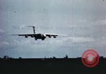 Image C-141 Avion Vietnam, 1966, de la seconde 52 séquences d'archives historiques vidéo 65675077451