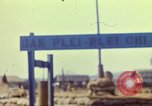 Standbild Montagnards angehören Dorf Pleiku Süd Vietnam, 1968, aus Sekunde 12 historischem Filmmaterial Videoclip 65675077459