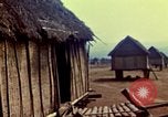 Standbild Montagnards angehören Dorf Pleiku Süd Vietnam, 1968, aus Sekunde 17 historischem Filmmaterial Videoclip 65675077459