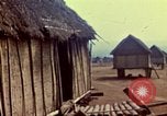 Standbild Montagnards angehören Dorf Pleiku Süd Vietnam, 1968, aus Sekunde 18 historischem Filmmaterial Videoclip 65675077459