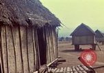 Standbild Montagnards angehören Dorf Pleiku Süd Vietnam, 1968, aus Sekunde 21 historischem Filmmaterial Videoclip 65675077459