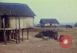 Standbild Montagnards angehören Dorf Pleiku Süd Vietnam, 1968, aus Sekunde 22 historischem Filmmaterial Videoclip 65675077459