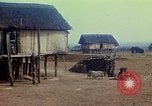 Standbild Montagnards angehören Dorf Pleiku Süd Vietnam, 1968, aus Sekunde 24 historischem Filmmaterial Videoclip 65675077459